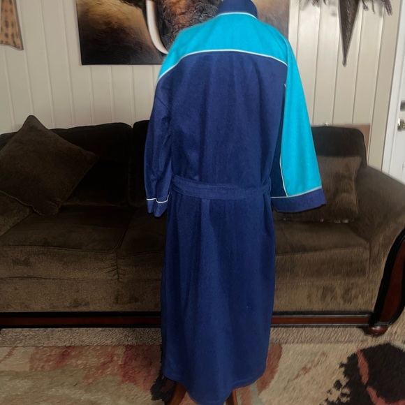 Classic collection by Van Heusen Men’s Navy/Turquoise~One Size Robe~New W/Tags - Picture 13 of 16